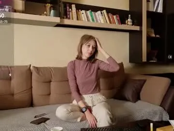 ninanovalicious – webcam model profile photo