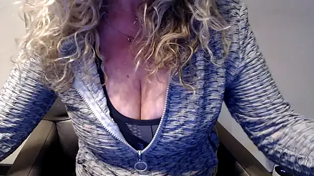 JenniLowen – webcam model profile photo